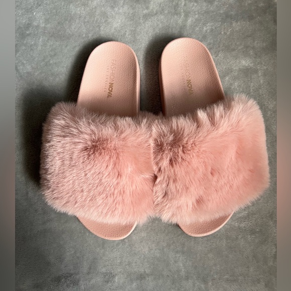 Fashionnova Faux Fur Slides - Picture 1 of 2
